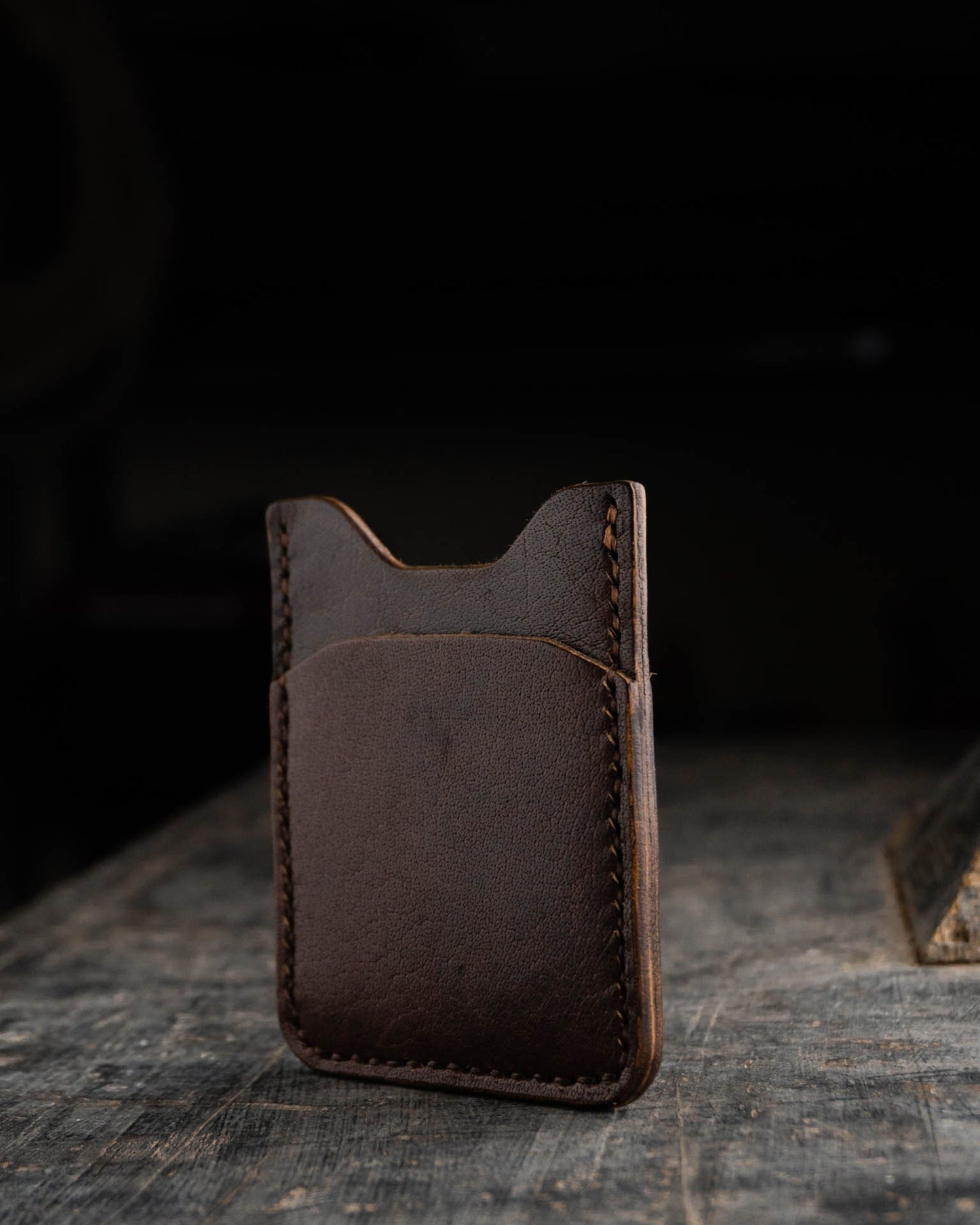 Trident – Minimalist vertical card holder